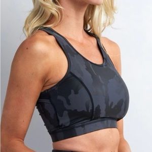 SAVVI Alpha Sports Bra NWT